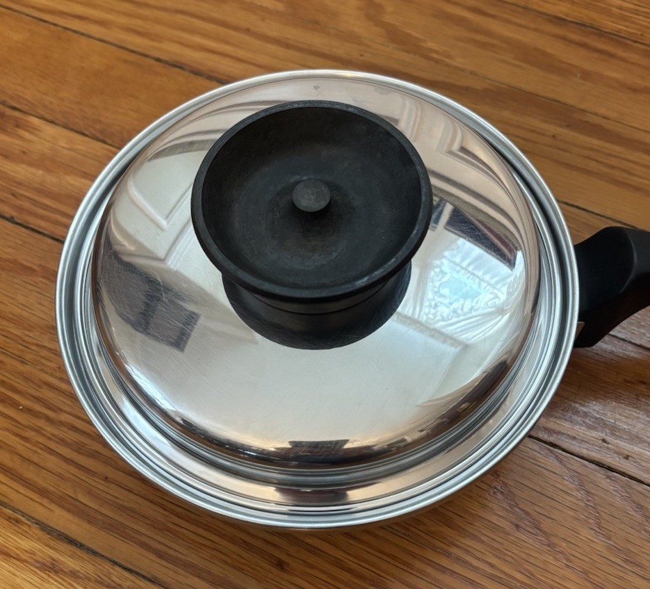Chef’s Ware Townecraft T-304 Stainless Steel 1 Quart 7 5/8″ Saucepan With Lid