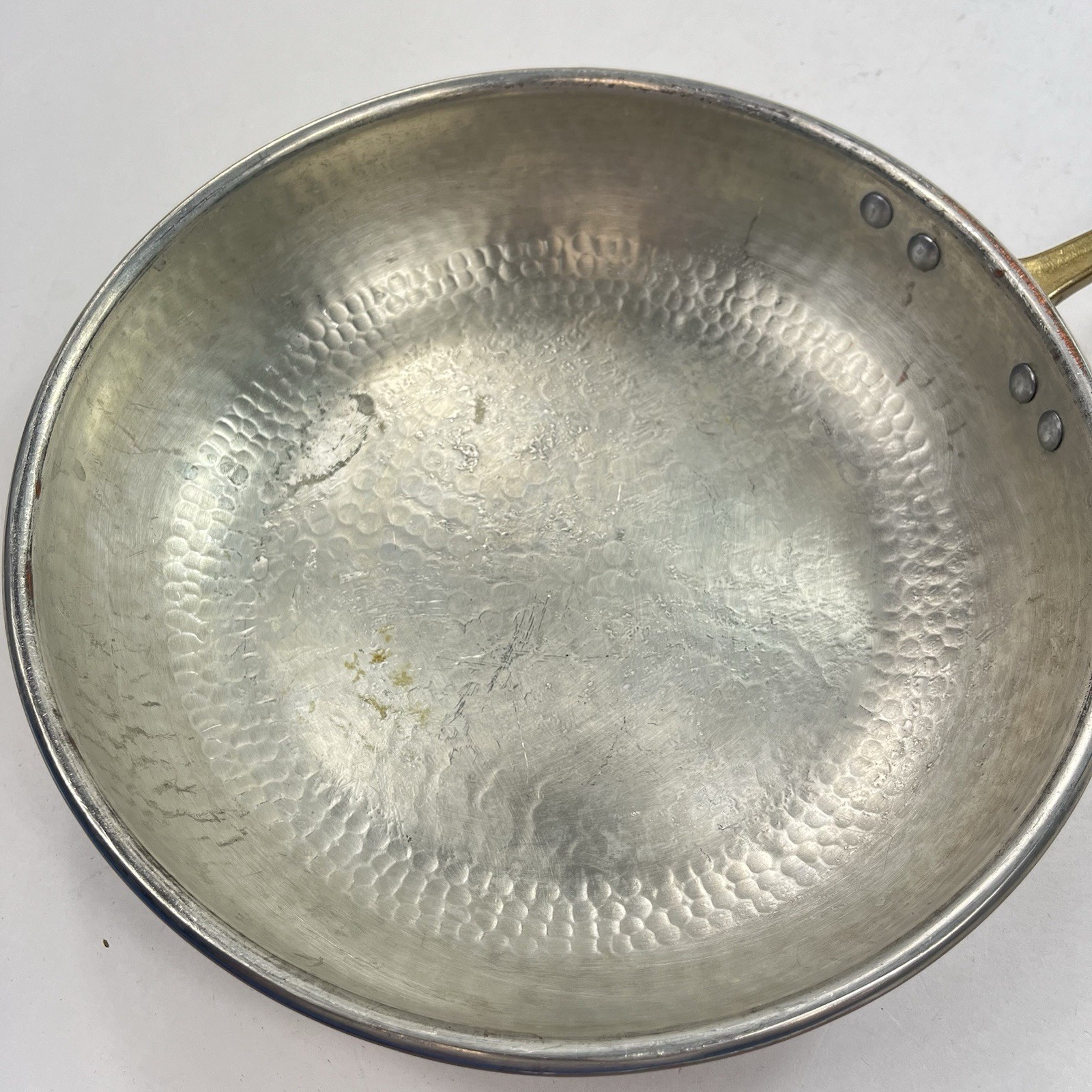 CU ARTIGIANA HAMMERED COPPER 12″ SAUCIER PAN W/ TIN LINING A MADE IN ITALY USED
