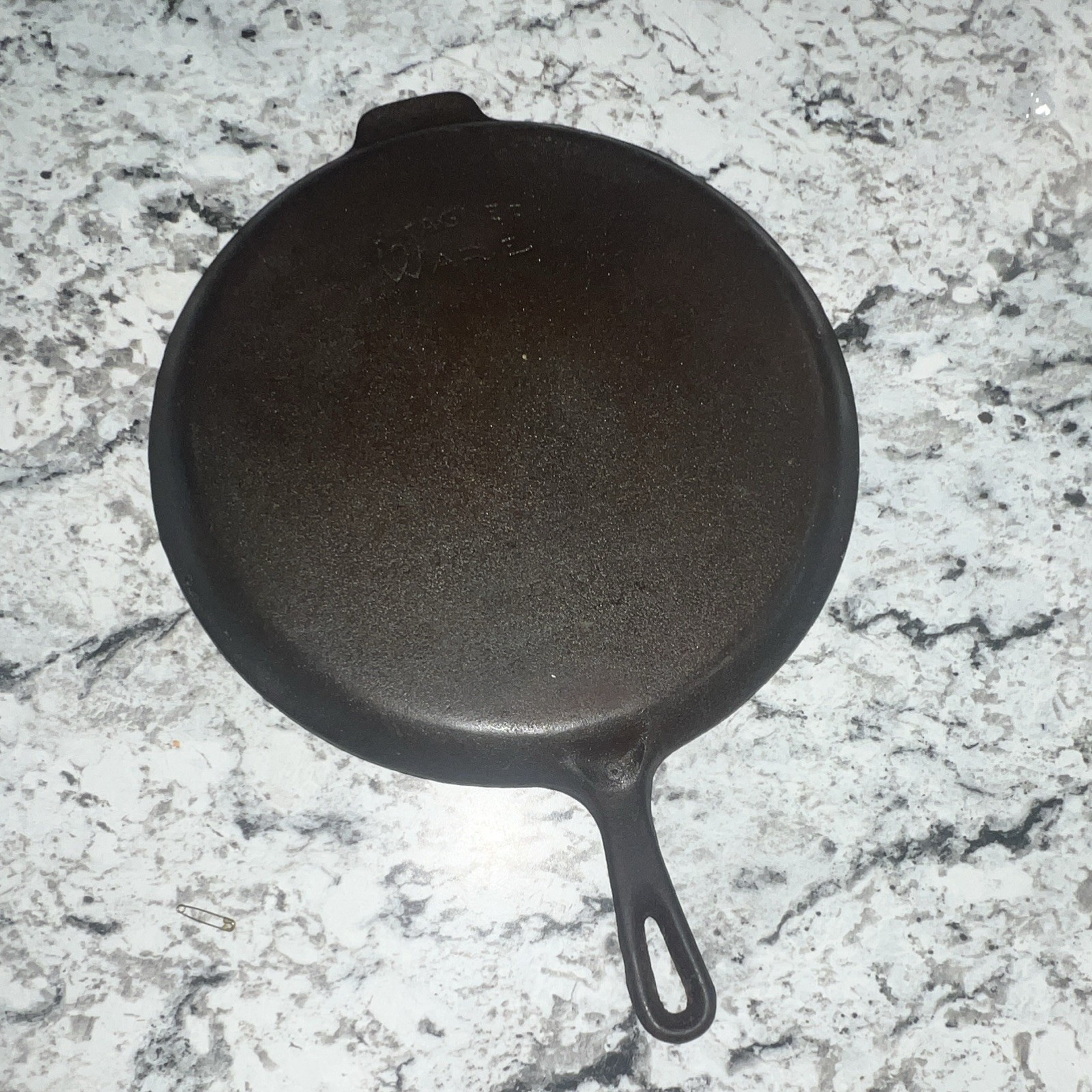 Wagner Ware Sidney Cast Iron Skillet No. 8 Round Black, Uncoated Long Handle