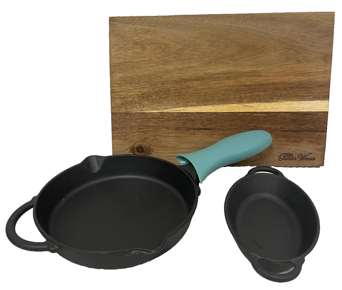 Pioneer Woman Cast Iron Skillet Set Wood Cutting Board 8″ Frying Pan Teal Sleeve