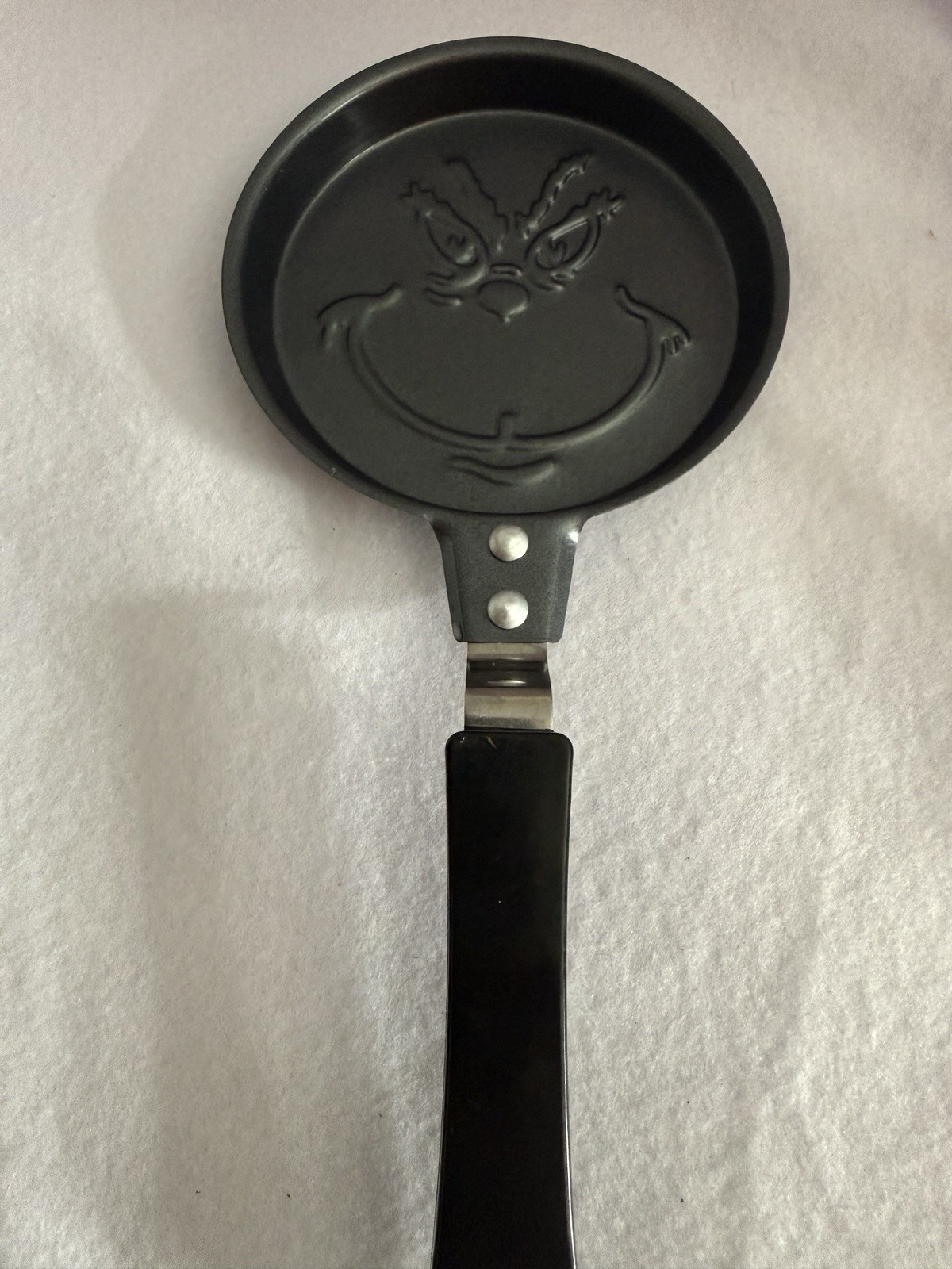 Dr. Seuss The Grinch Who Stole Christmas Mini Pancake Pan 4.5″ Skillet 2023
