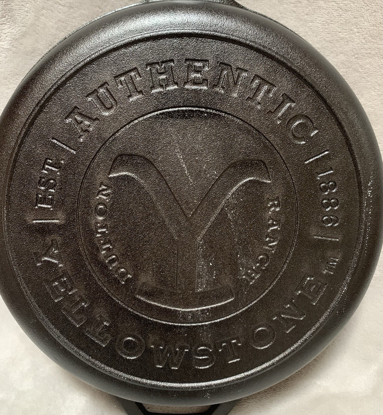 NEW Lodge Yellowstone 10.25in Seasoned Authentic Heavy Cast Iron Skillet