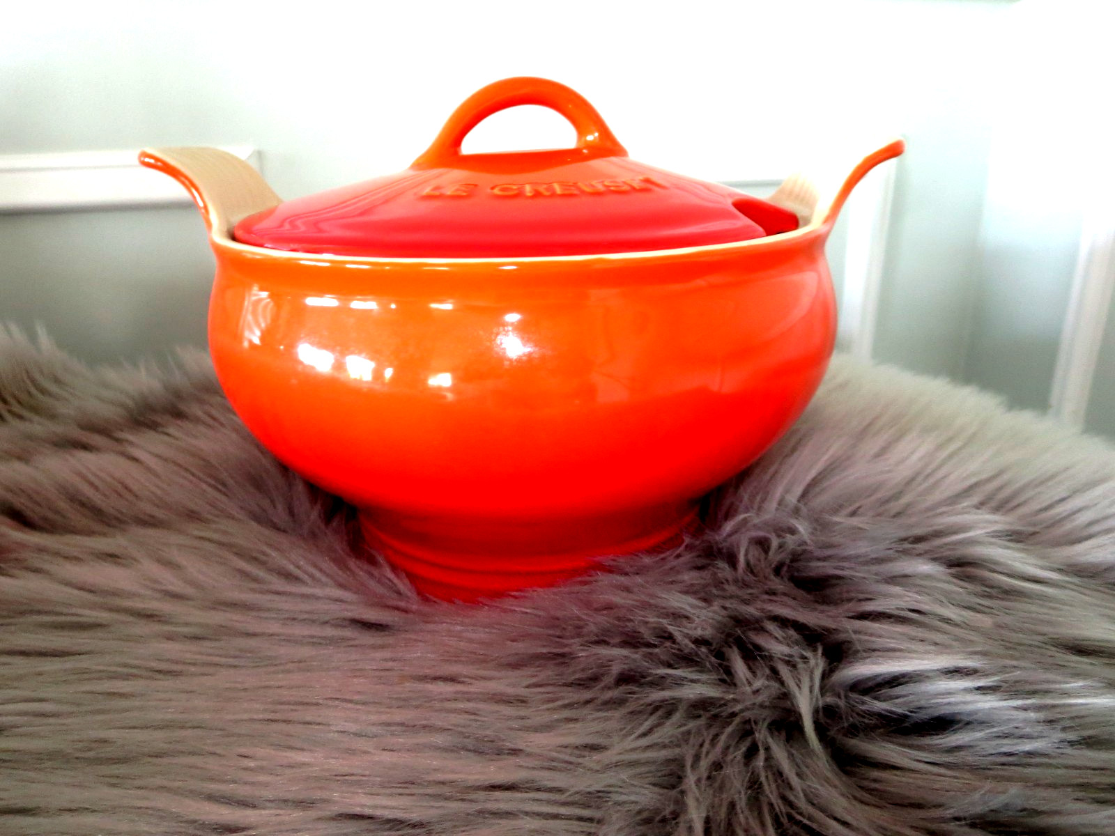 LE CREUSET VOLCANIC FLAME 3 QT SOUP TUREEN- BRAND NEW! NO BOX