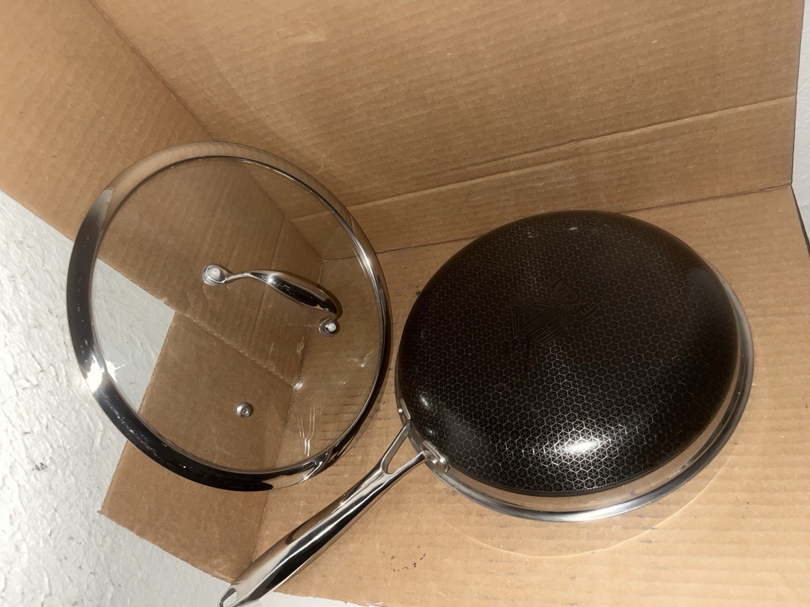 HexClad Hybrid Nonstick 10-Inch Frying Pan with Tempered Glass Lid
