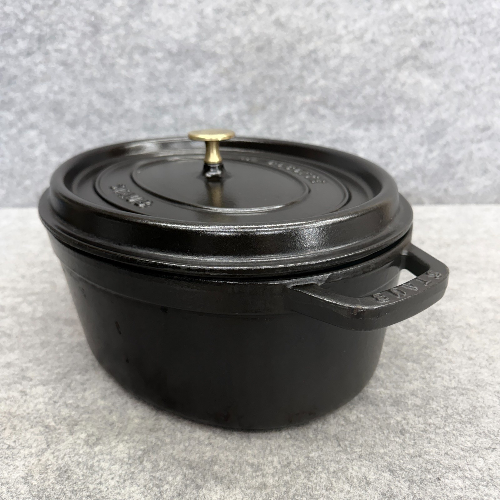Staub Matte Black Enameled Cast Iron 7 Qt Oval Dutch Oven La Cocotte #33 France