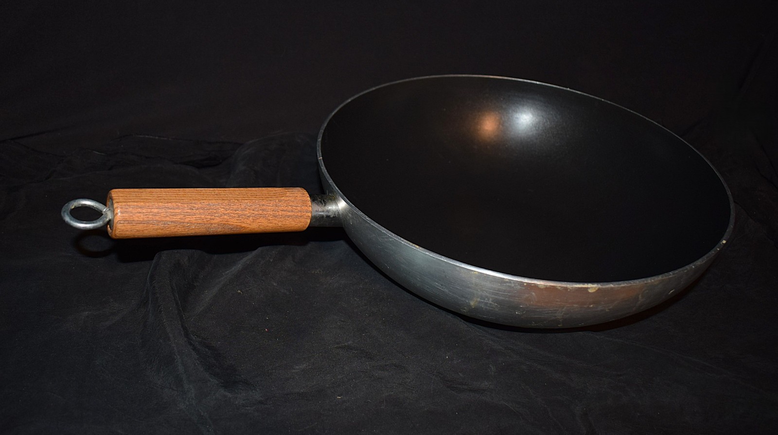 Mirro Aluminum Non-Stick Pan / Skillet ~ 12″ Diameter x 3.5″ Deep ~ No Lid