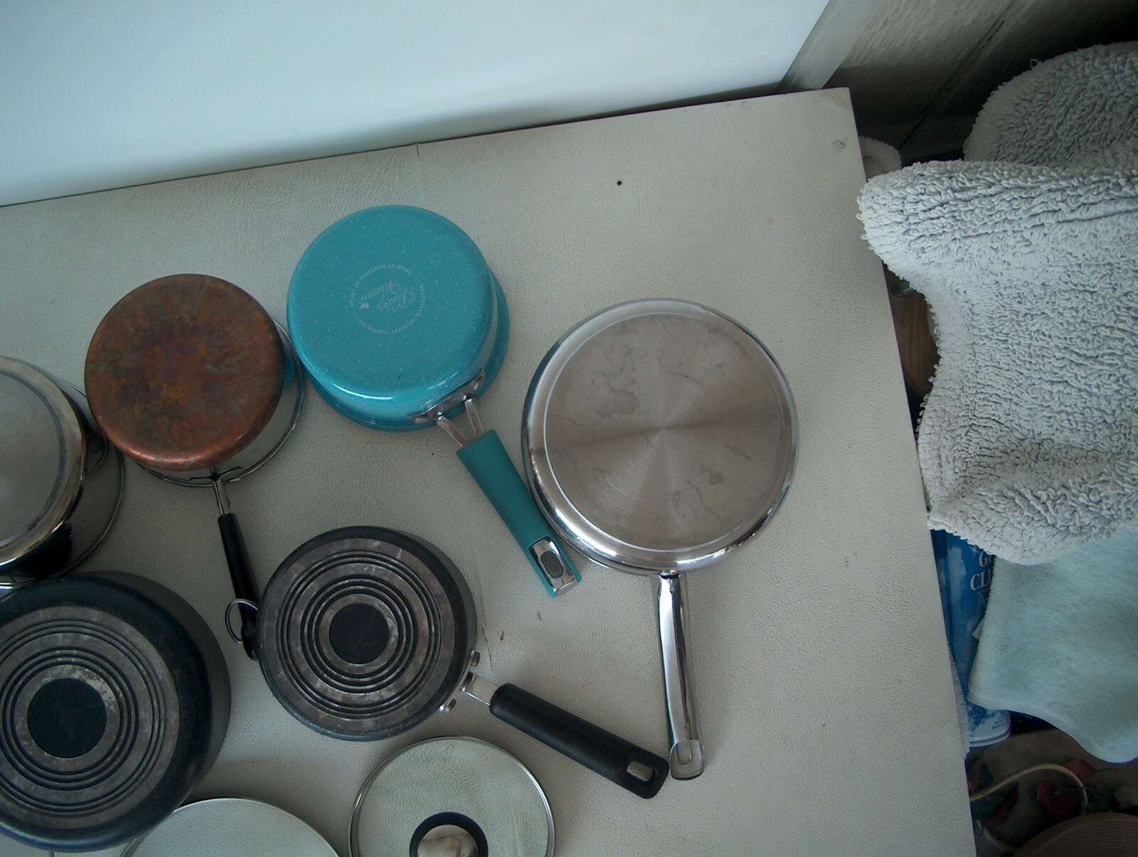 VARIOUS COOKING POTS – 7 PANS