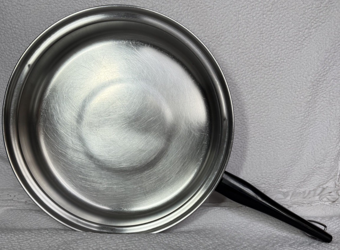 West Bend Saucepan 10 1/2 x 2 1/4 With Lid Excellent Vintage Condition