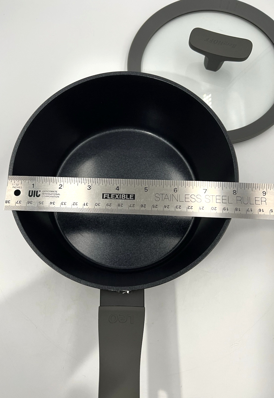 BergHOFF Leo Non-Stick Covered Saucepan Gray 8″ Belgium 2.3QT