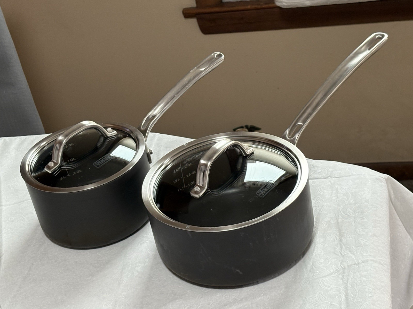 Viking Hard Anodized Nonstick Black 25 & 1.5 Quart Saucepan Pots with Lid