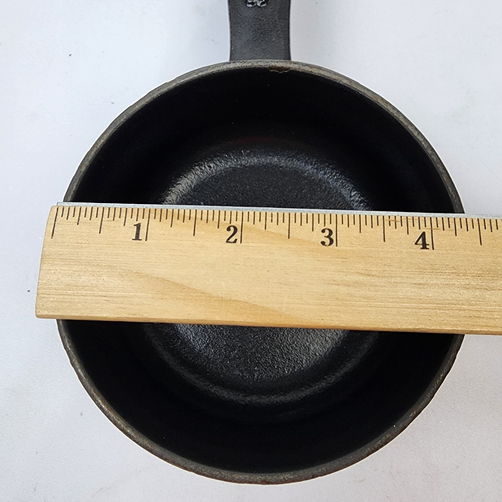 Staub Cast Iron 4.5 x 2″ Mini Round Pan #5 – Matte Back France 10 Teal Bottom