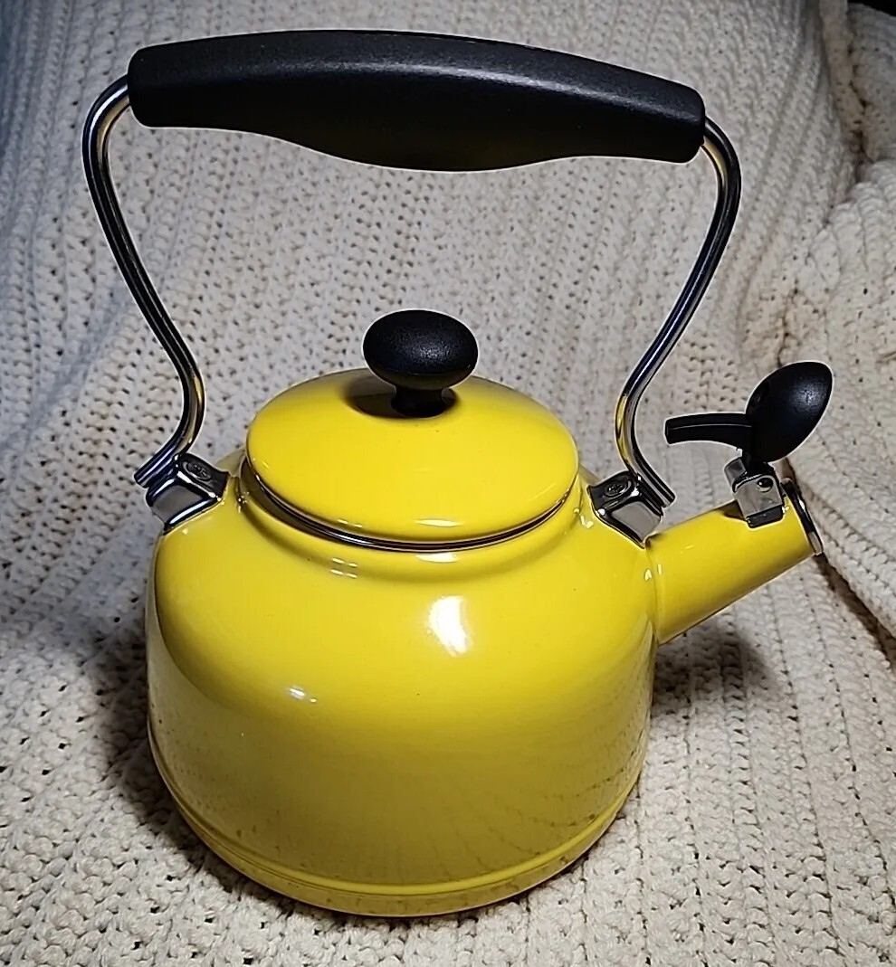 Chantal Teapot Kettle Enamel Steel Canary Yellow 1.7 Quart Read Flaw Limited Ed