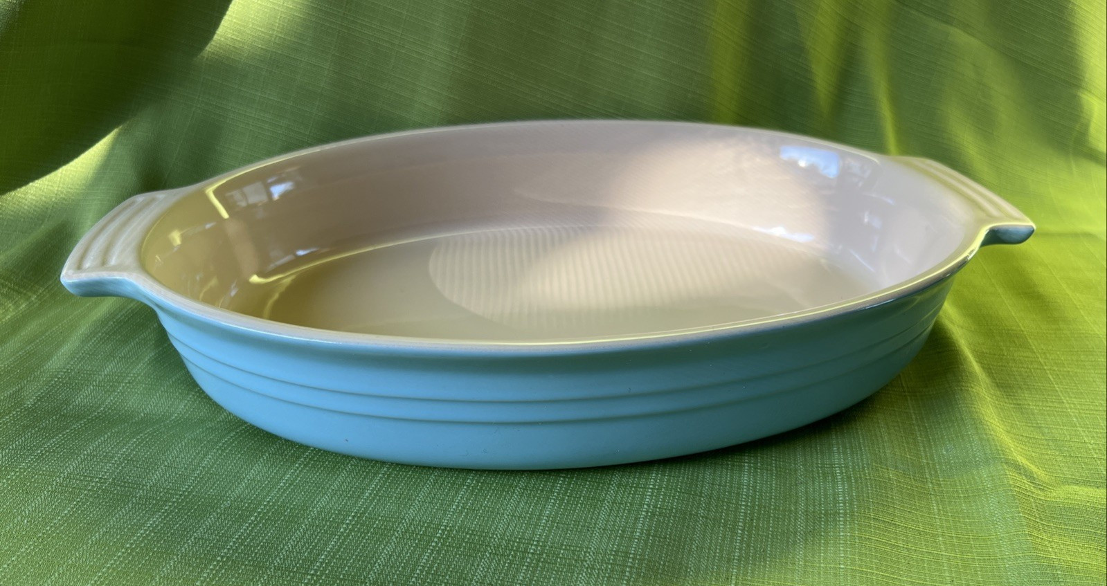 Le Creuset Sky Light Blue Oval Baking Dish 14×10 Oval Baking Dish 18-15 HTF