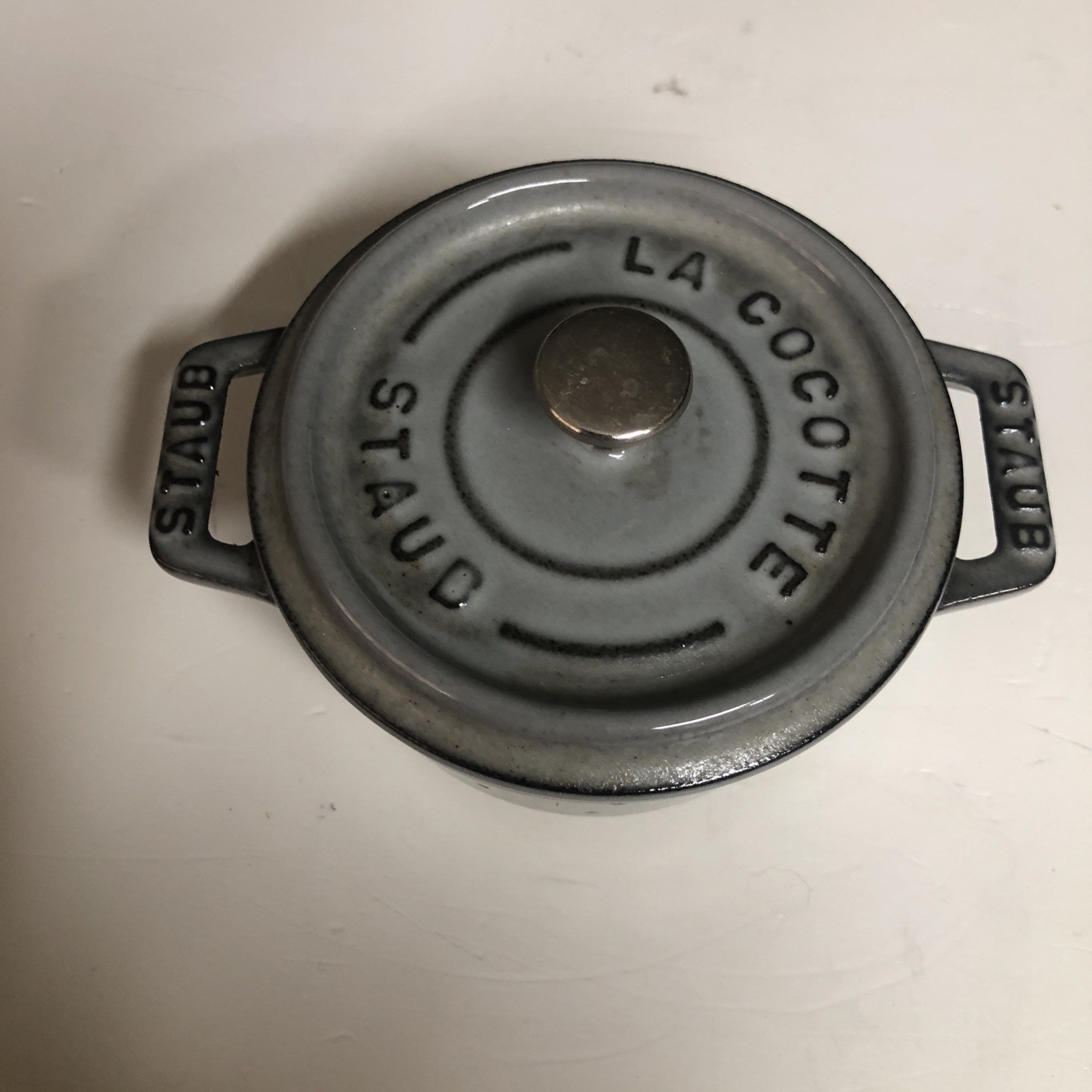 Cast Iron .25-Qt Mini round Cocotte lid Graphite Grey Made in France dutch oven