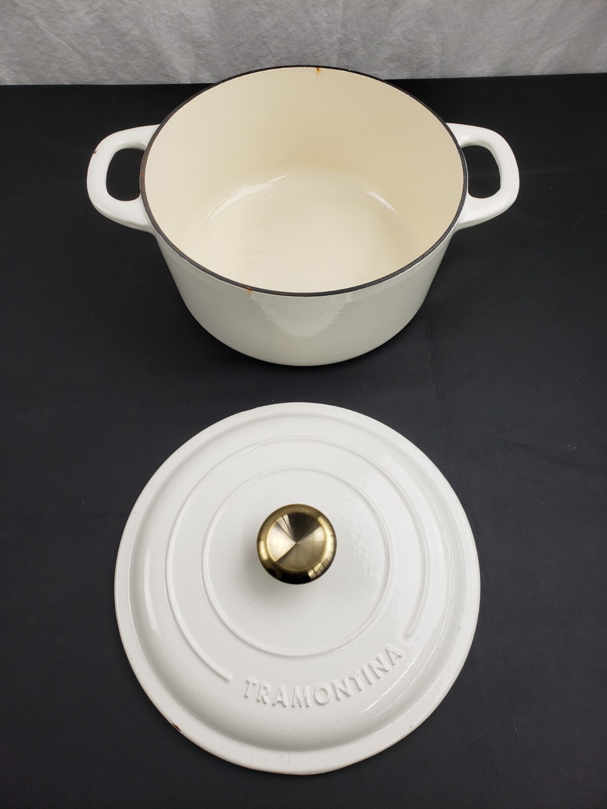 New 5.5 Qt ROUND Tramontina Enameled Cast Iron Dutch Oven Pot w/ Gold Knob READ