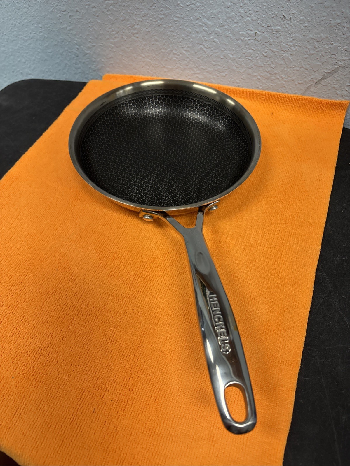 HexClad Hybrid 8in Cookware Frying Pan