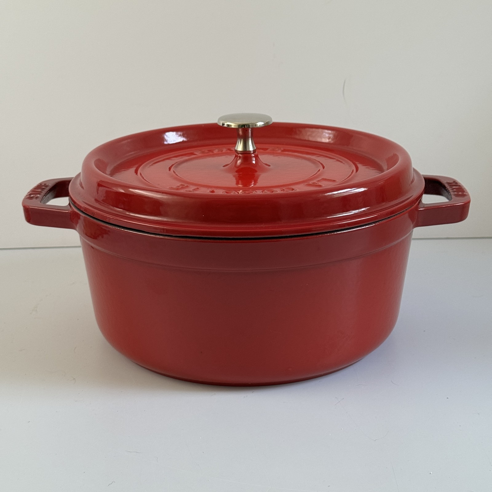 Staub La Cocotte 24cm (2.3L/2.5Qt) Round Enameled Cast Iron Dutch Oven Cherry