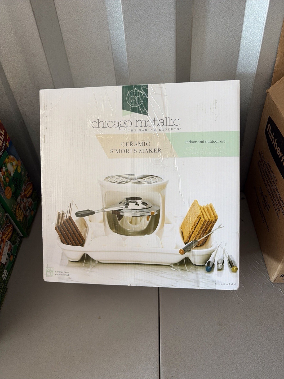 BRAND NEW OPEN BOX! Chicago Metallic Ceramic S’mores Maker.