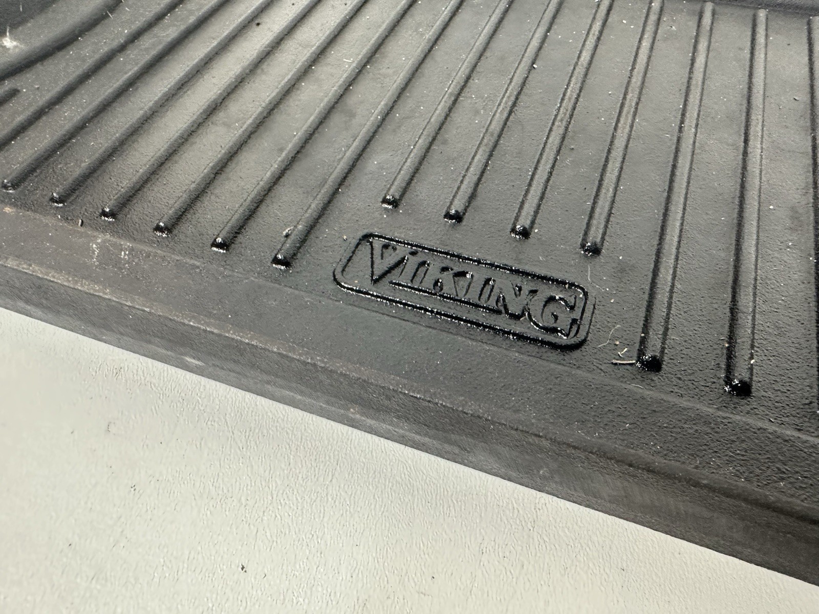 Viking Cast Iron 20-INCH Reversible Grill/Griddle Pan 20”