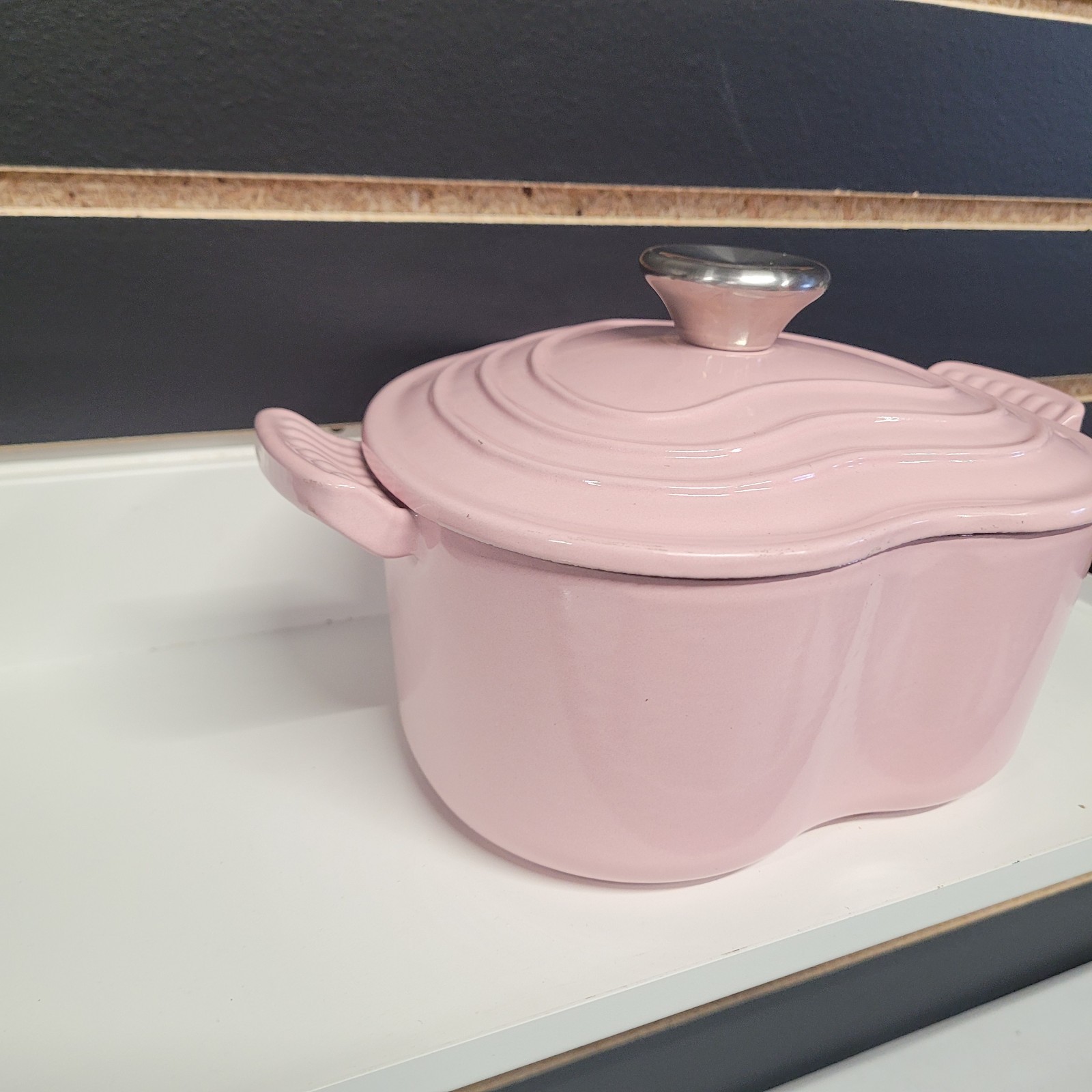 Le Creuset Cocotte D’amour Dish SHELL PINK 1L Heart shaped Cast Iron
