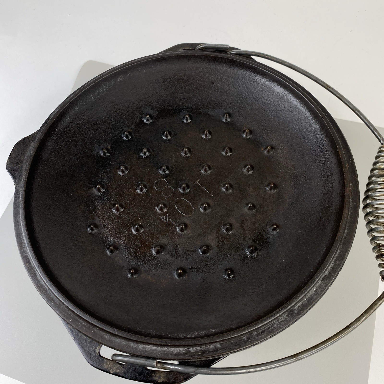 Lodge USA 8DO Cast Iron 8 Quart Camp Dutch Oven with Lid & Bail Handle 10.25″