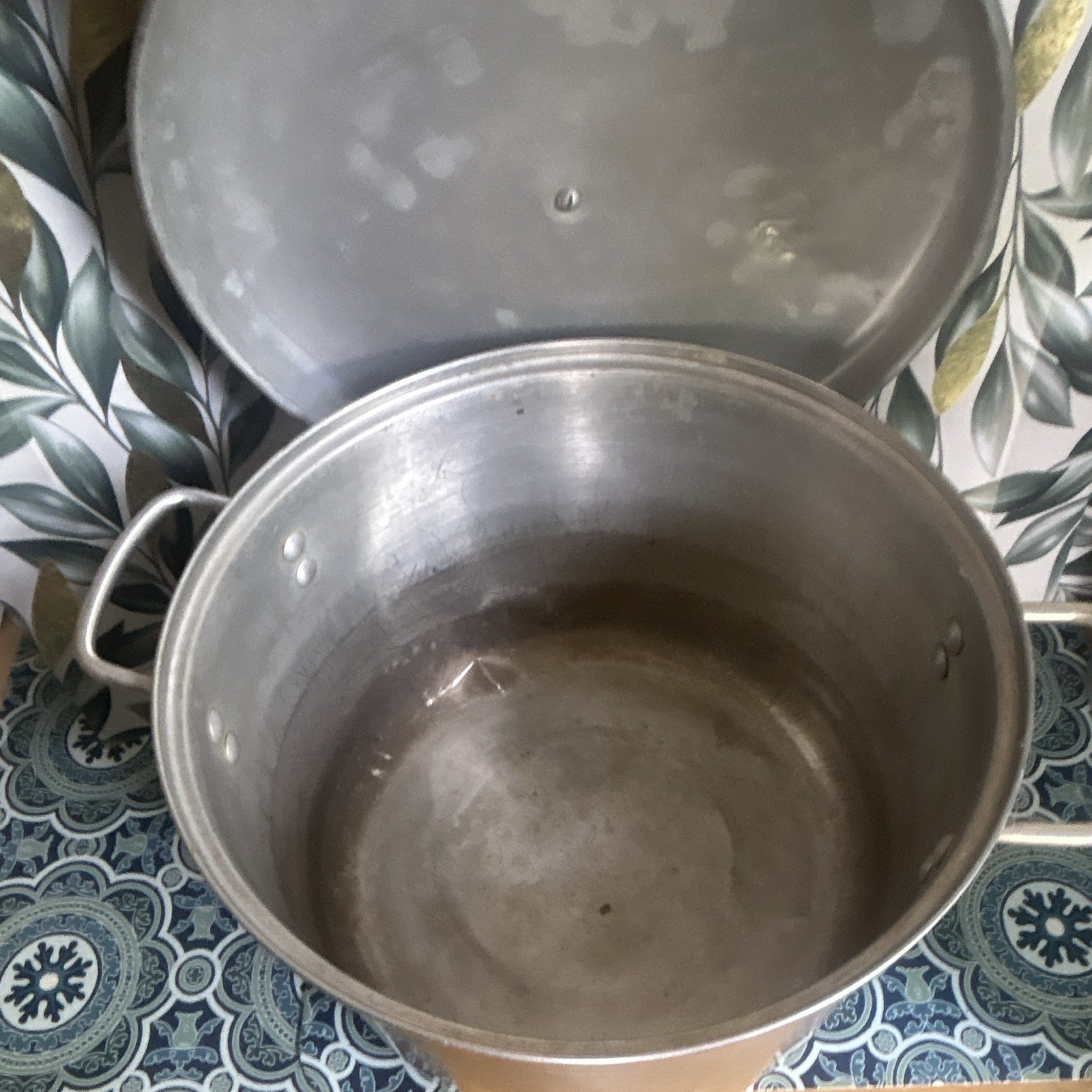 Vintage Aluminum 8 qt Stockpot w/ Lid Double Handles – 9” high, 10 3/4” inside