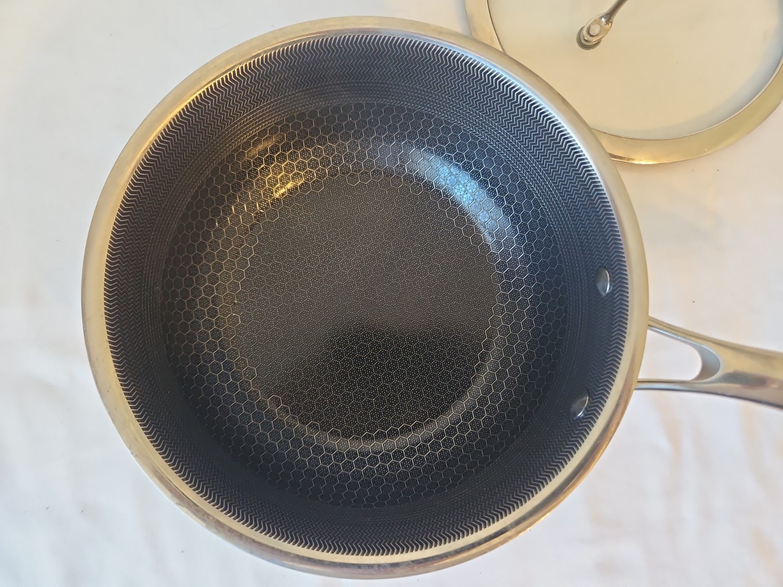 HexClad 2-QUART SAUCEPAN with LID 2 QT Hybrid Non Stick Pot 8 Inch