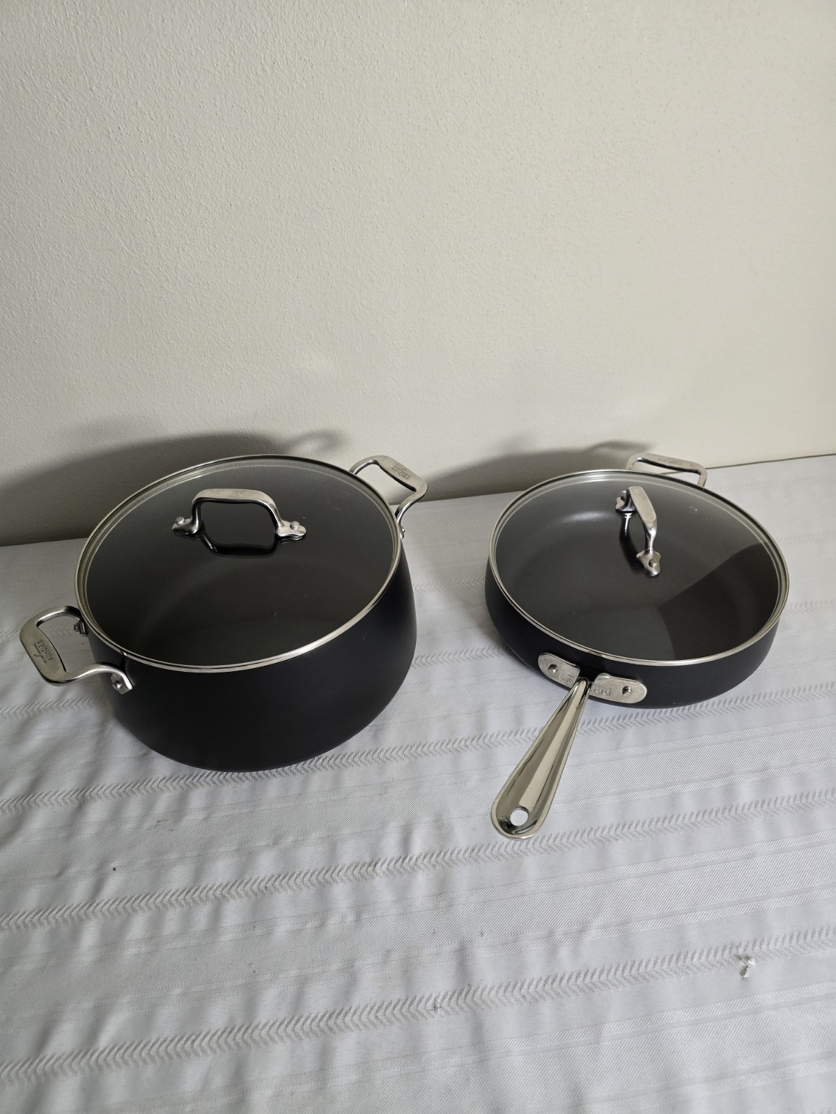 All-clad Lot of 2 HA1 4qt Saucepan 8qt Pot with Lids Anodized Nonstick Cookware