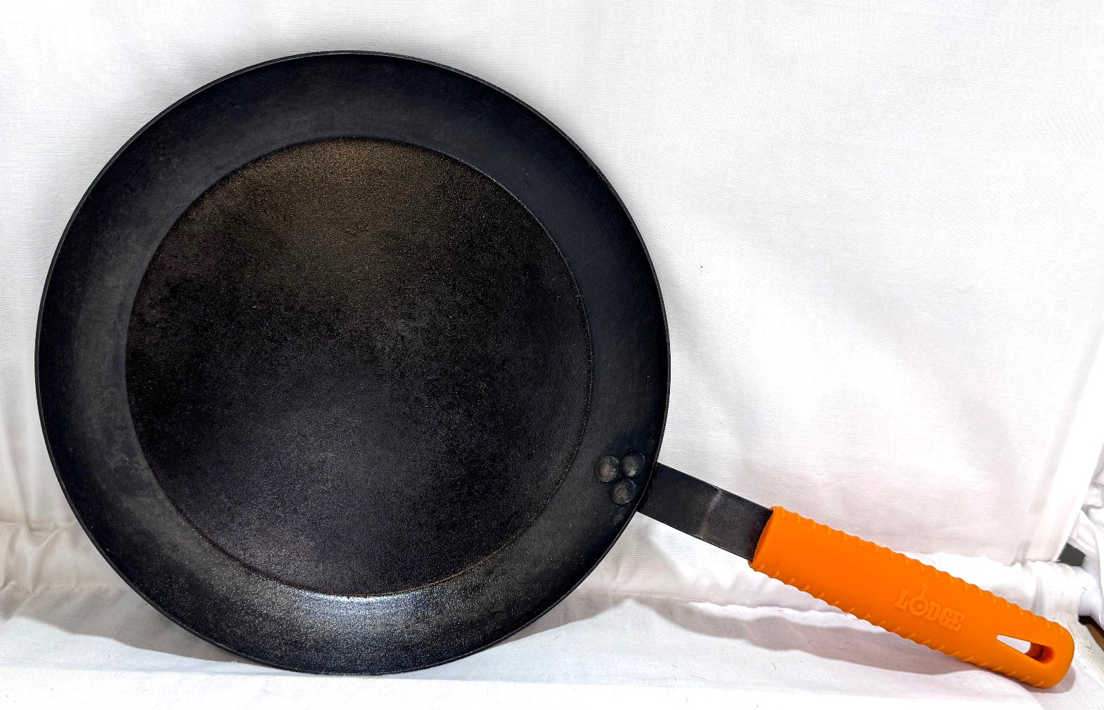 Lodge 12″ Seasoned Carbon Steel Skillet Orange Silicone Handle Holder CRS12HH61