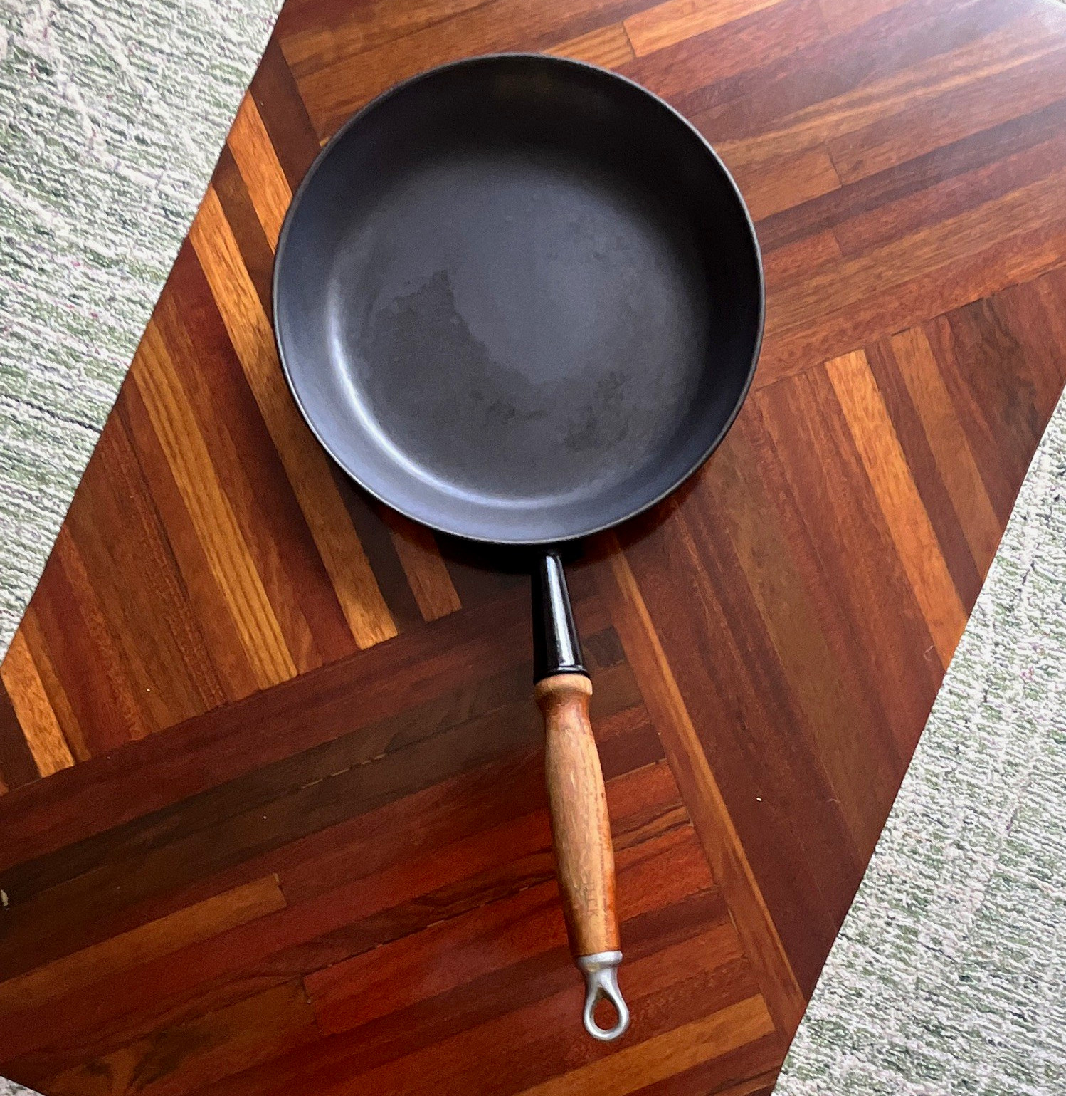 Le Creuset 26 Black Enameled Cast Iron Frying Pan Skillet Wood Long Handle