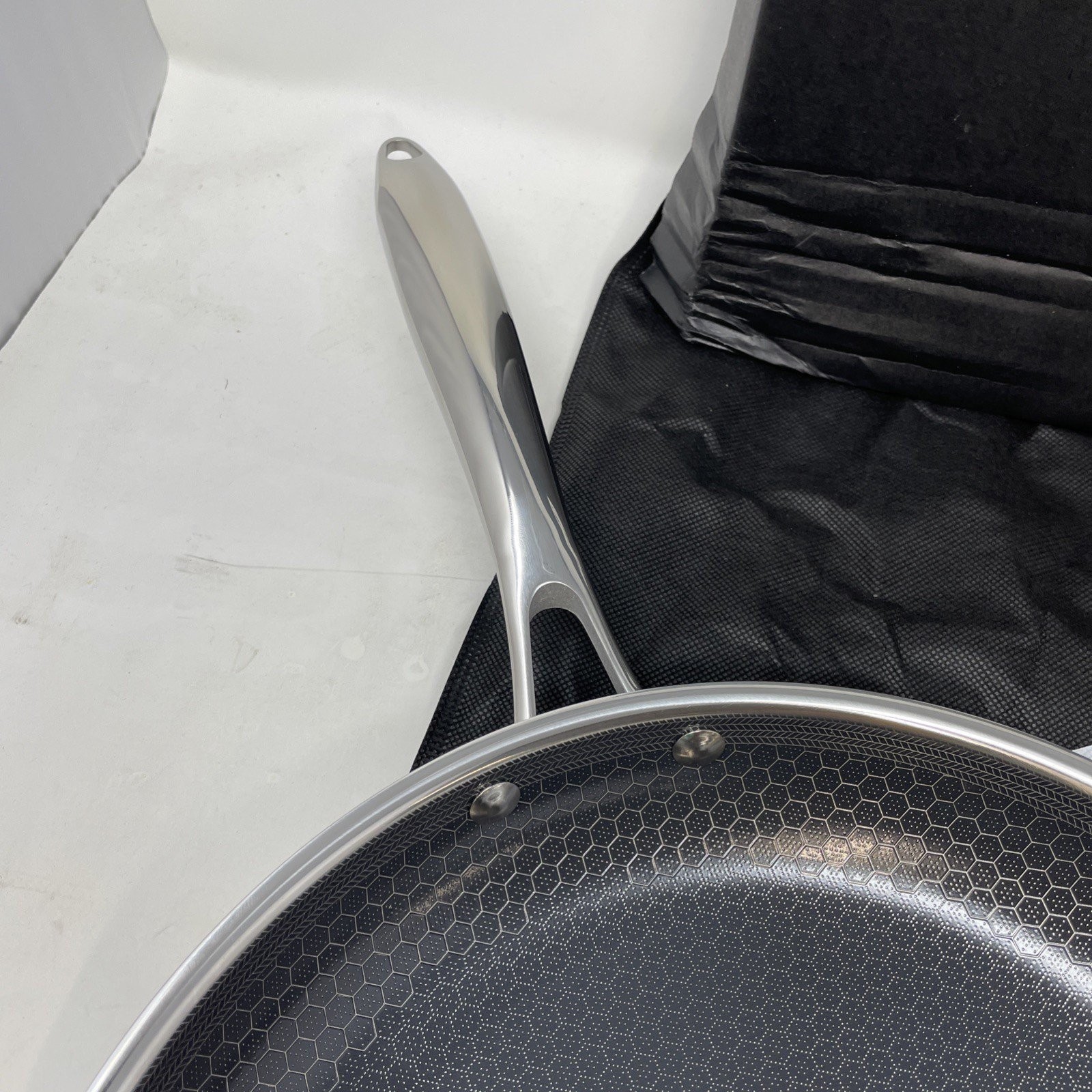 HexClad 12″ Hybrid Fry Frying Pan & Storage Bag TerraBond Nonstick Gordon Ramsay