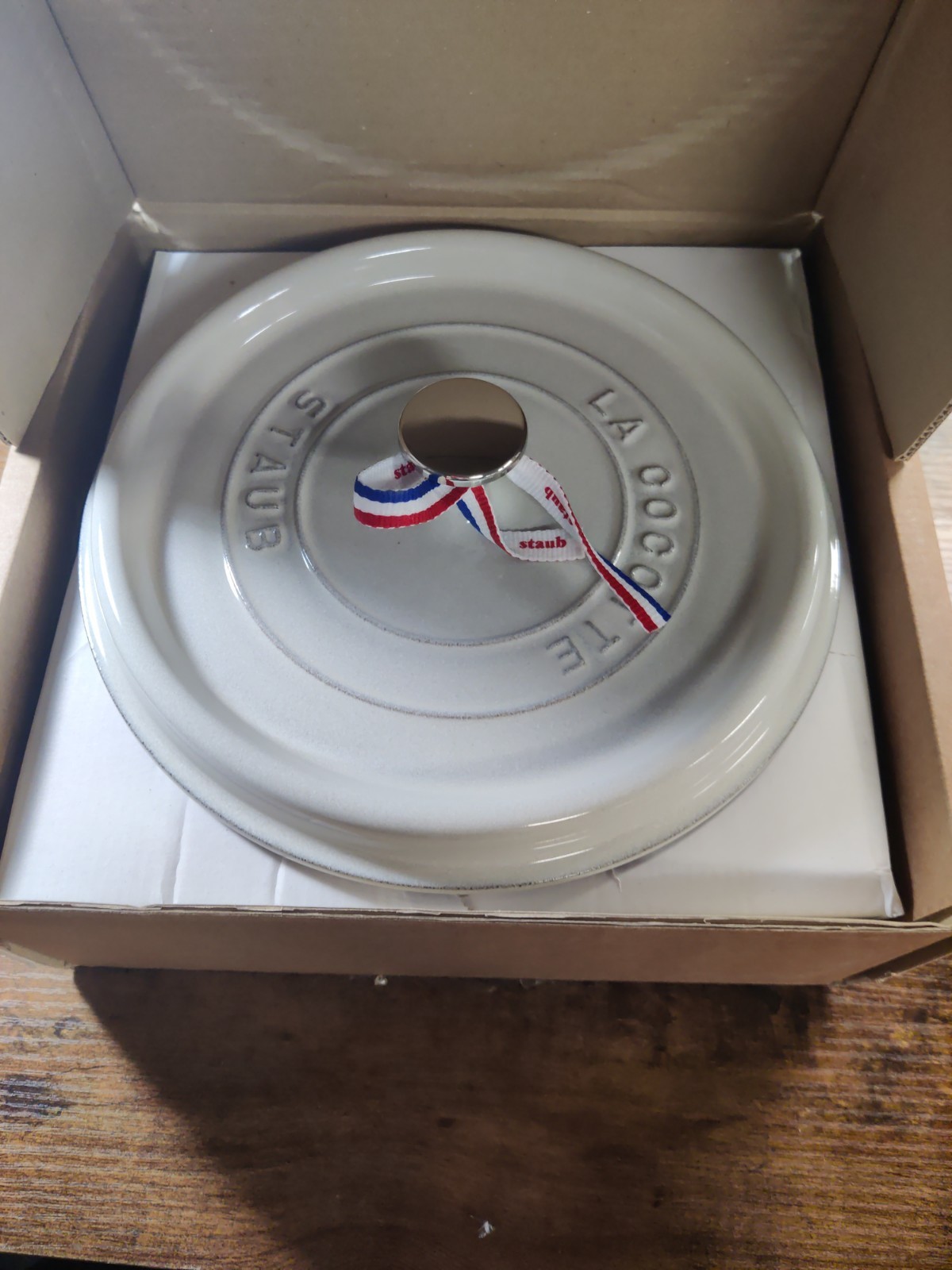 Staub Cast Iron 4-qt Round Cocotte WHITE NIB