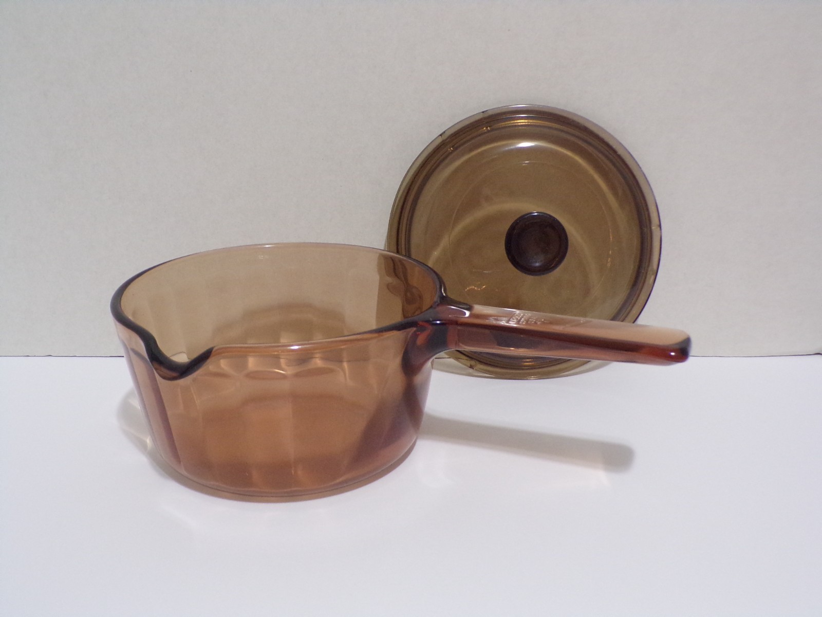 Vision Corning Ware 1 Liter Sauce Pan with Pouring Spout Amber w/Lid USA