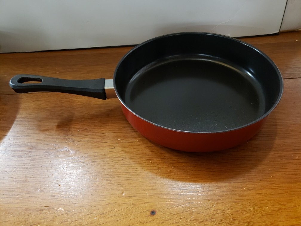 Red & Black 9 7/8″ Teflon Coated Metal Skillet