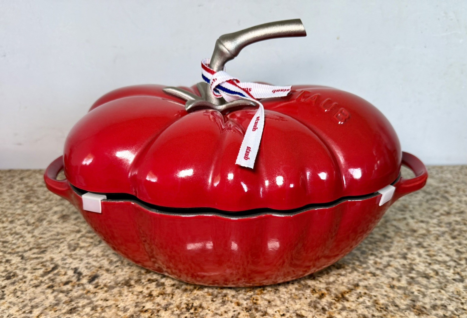 STAUB Cast Iron Tomato Cocotte Dutch Oven RED New 3 Qt 2.9L RED