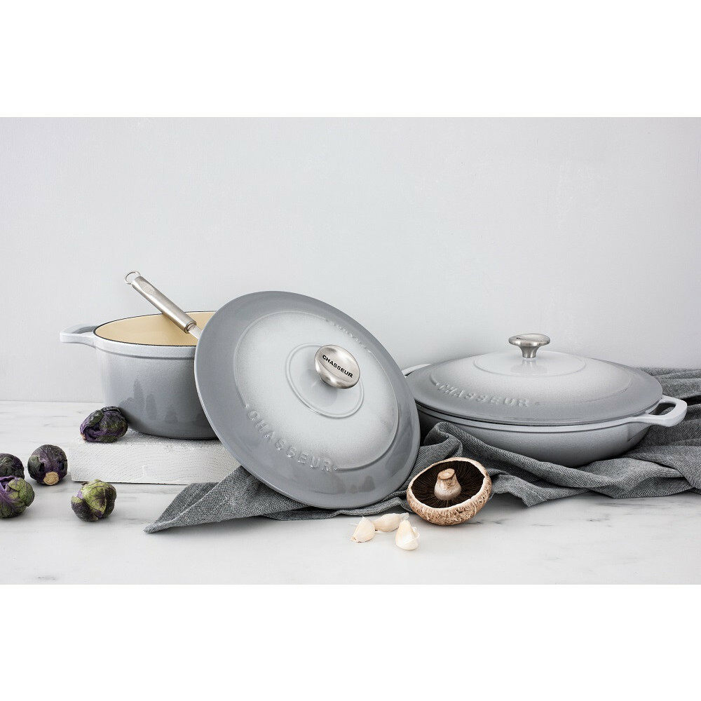 CHASSEUR Cast Iron Round French Oven 24 cm 4 L Celestial Grey! RRP $549.00!