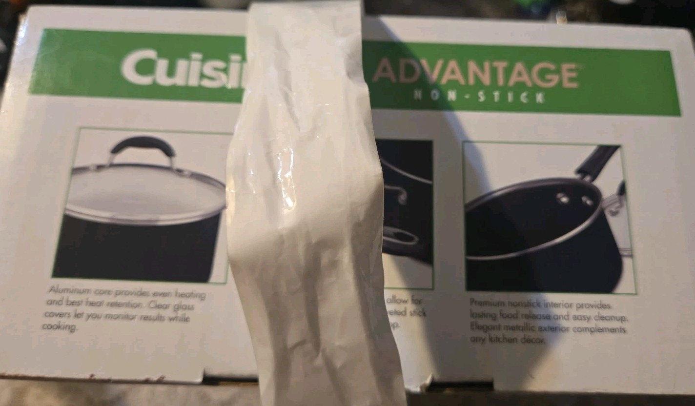 CUISINART ADVANTAGE 1.5 QUART Sauce Pan With Cover Non-stick – New In Box*read