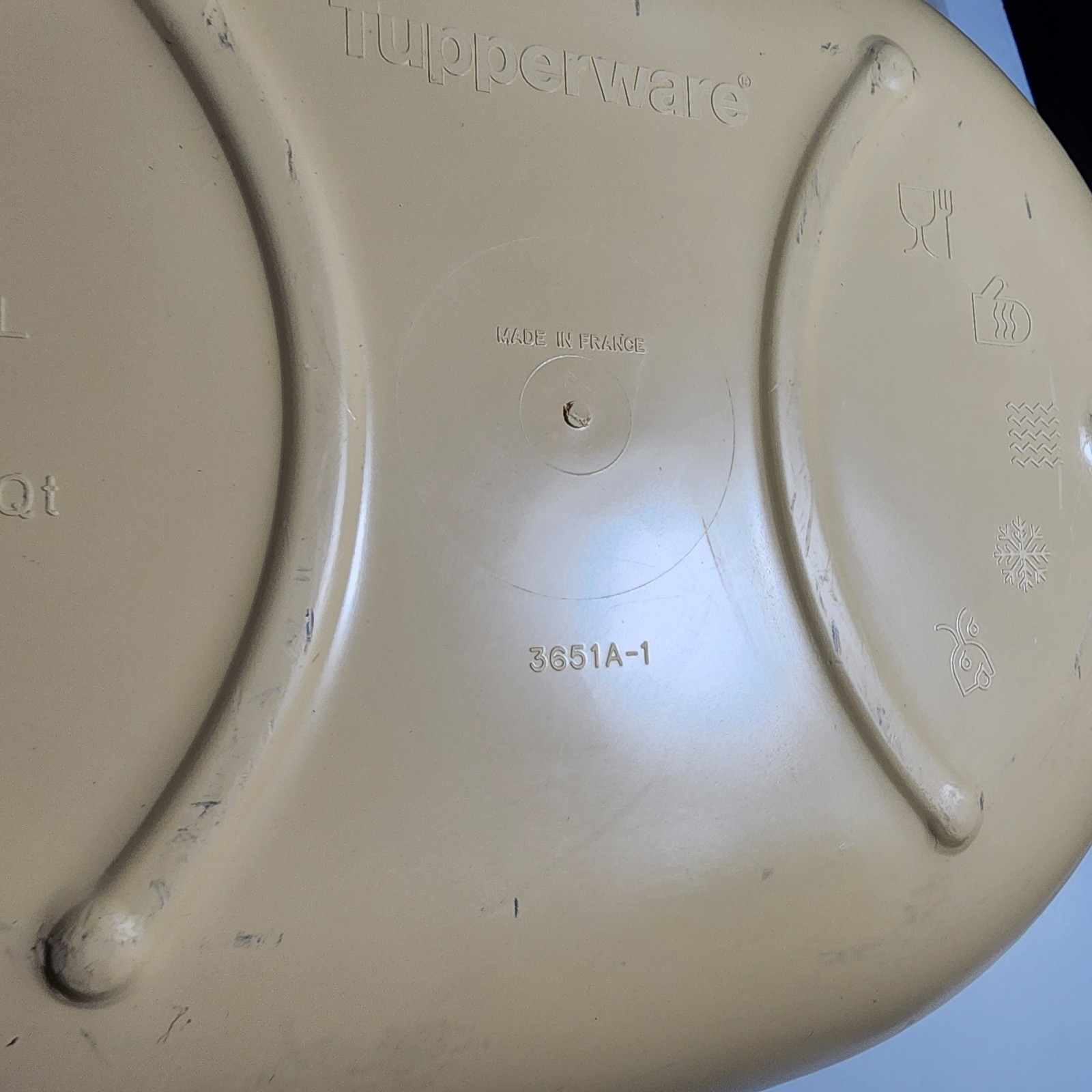 Vintage Tupperware 3 Quart Oven Microwave Covered Casserole Bowl Lid Cover 3651A