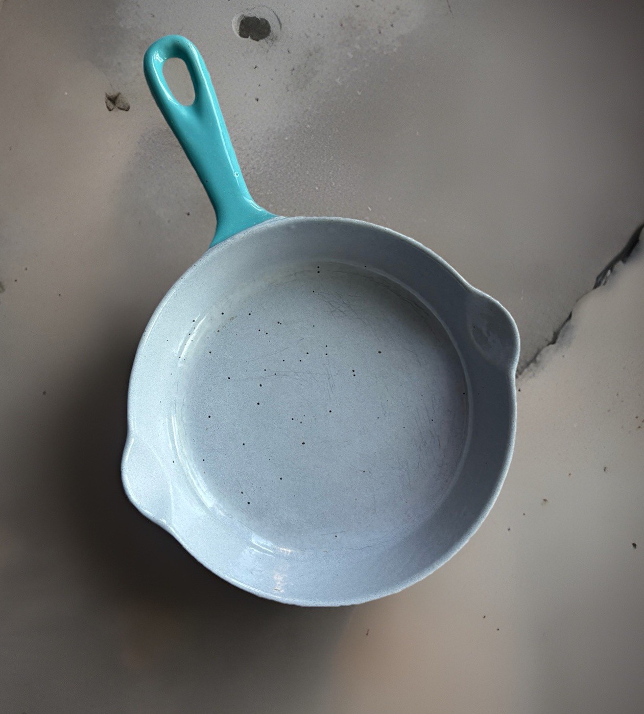 Vintage LE CREUSET Cast Iron Enamel Skillet Pan Turquoise 6 1/2″ w/Double Spout
