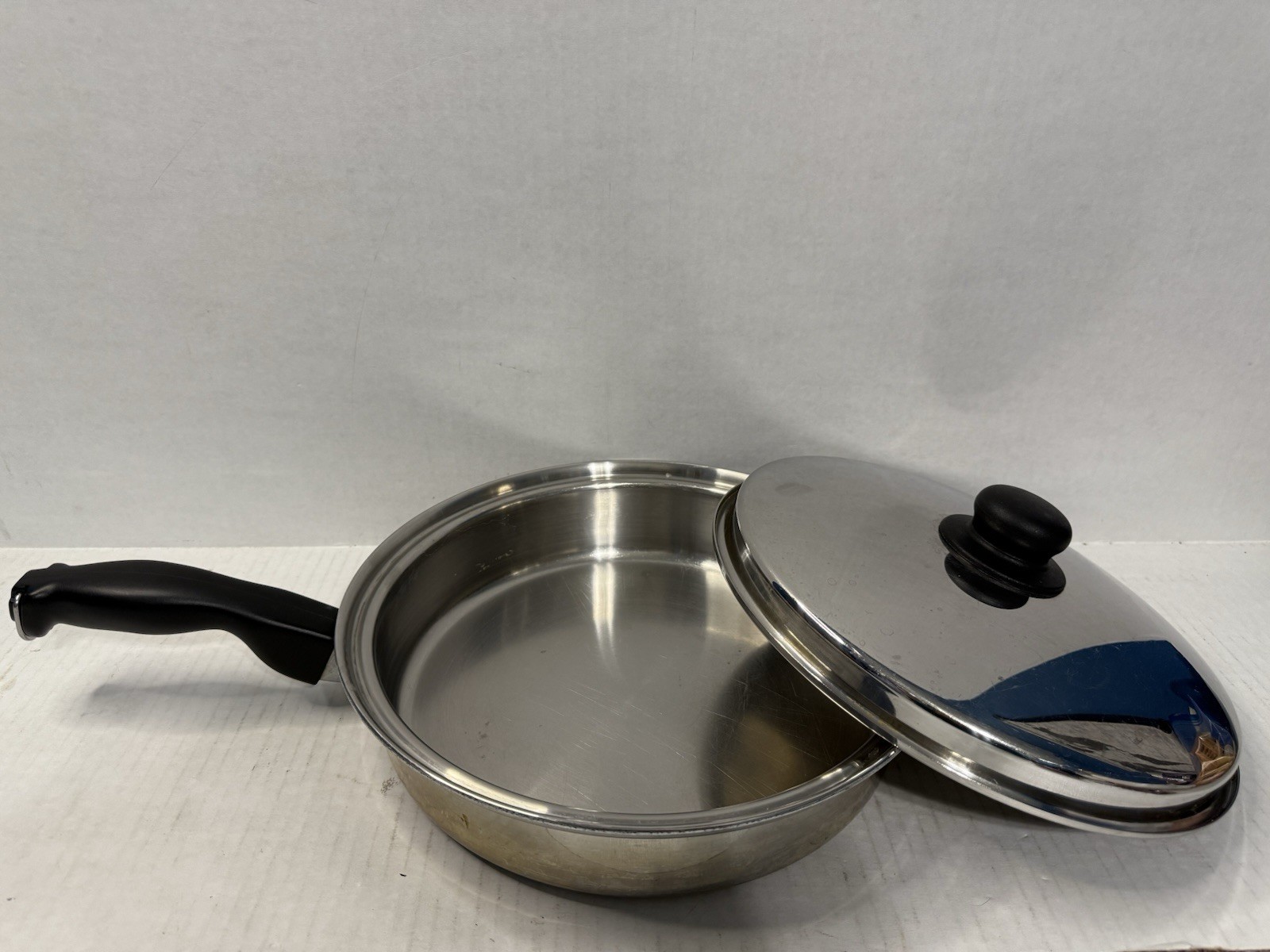 CUTCO 5 Ply Aluminum Core 11.5” Fry Pan With Lid Made In USA