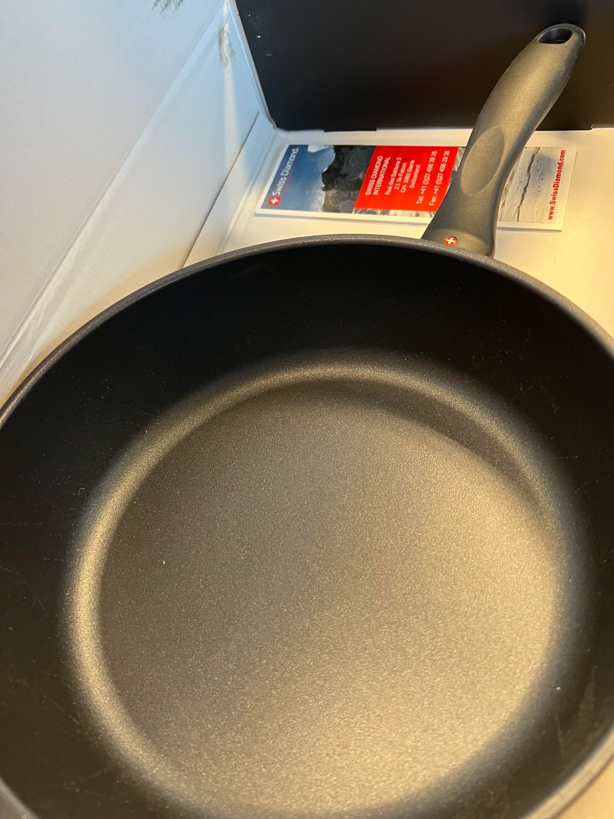 Swiss Diamond – 10.25″ Induction Sauté Pan 6726i in retail box