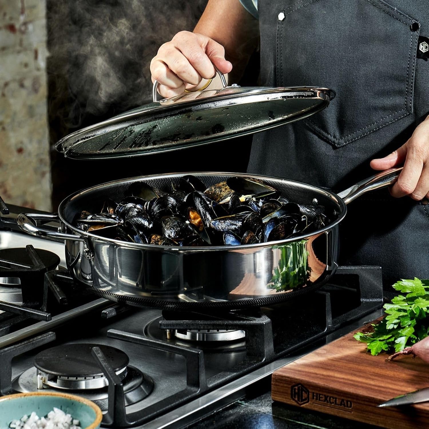 5.5 Quart Hybrid Nonstick Deep Sauté Frying Pan with Lid, Dishwasher and