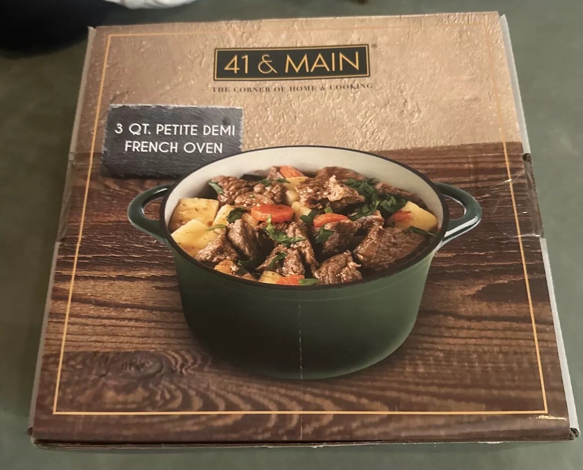 3 QT. petite demi French oven New In Box. Green With Lid. Enamel Cast Iron