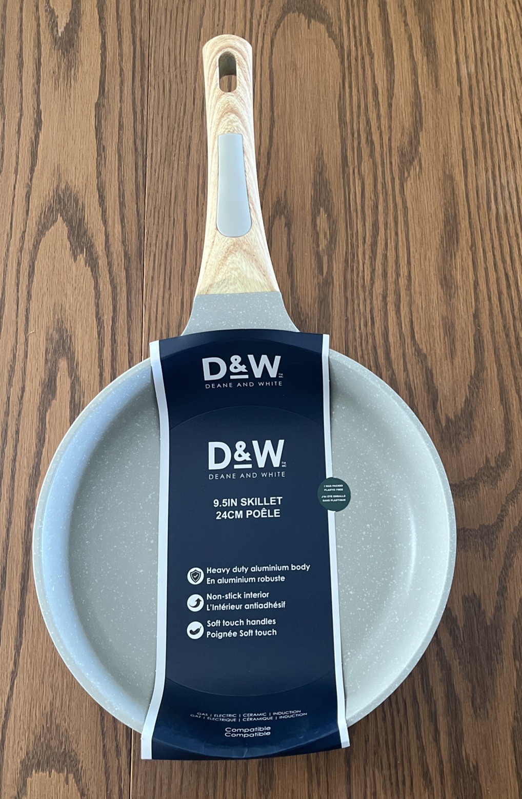 D&W Deane and White 9.5in Nonstick Skillet Sand Wooden Handle 24cm