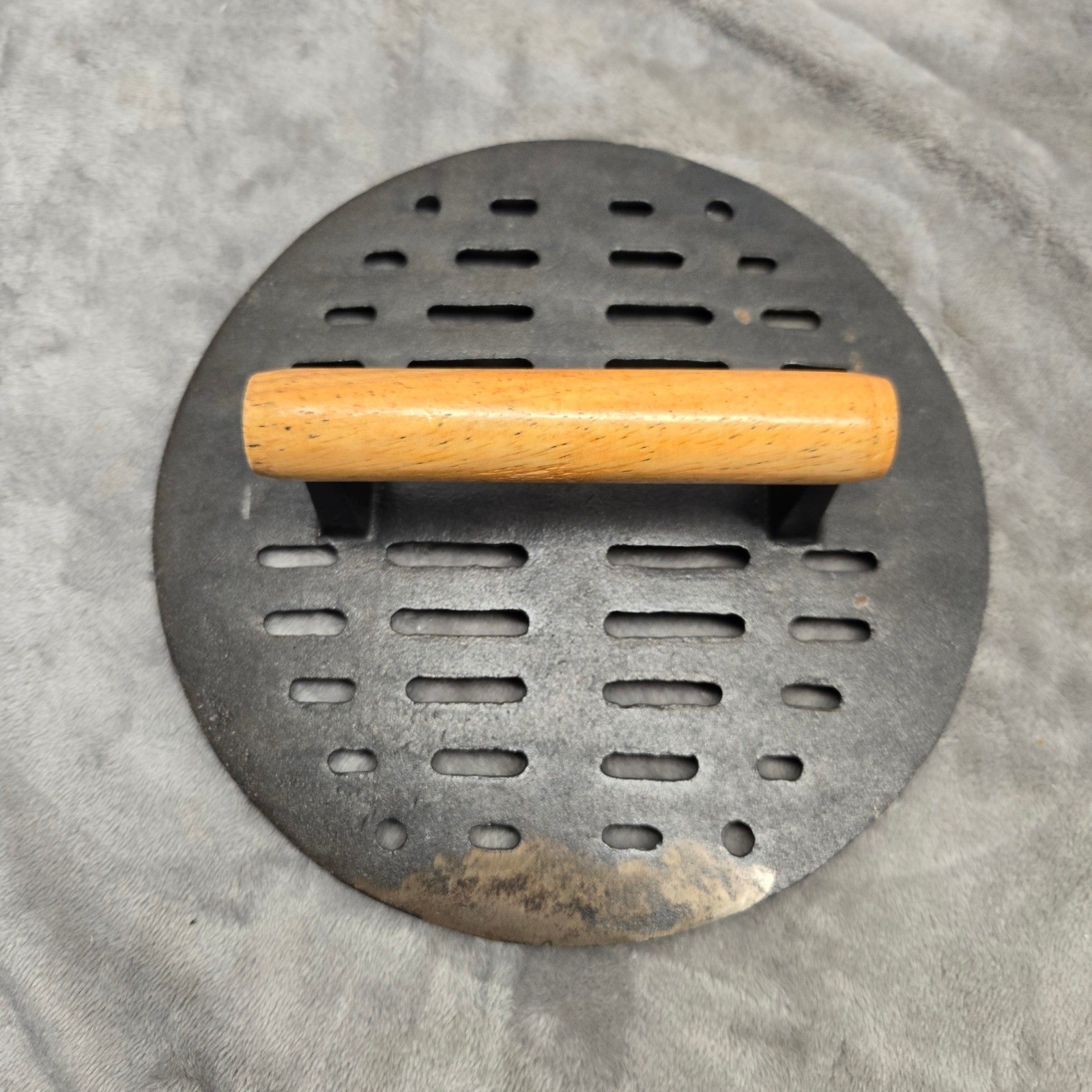 Cast Iron Grill Press Round Bacon Press with Wood Handle Slotted 7.5 Inch
