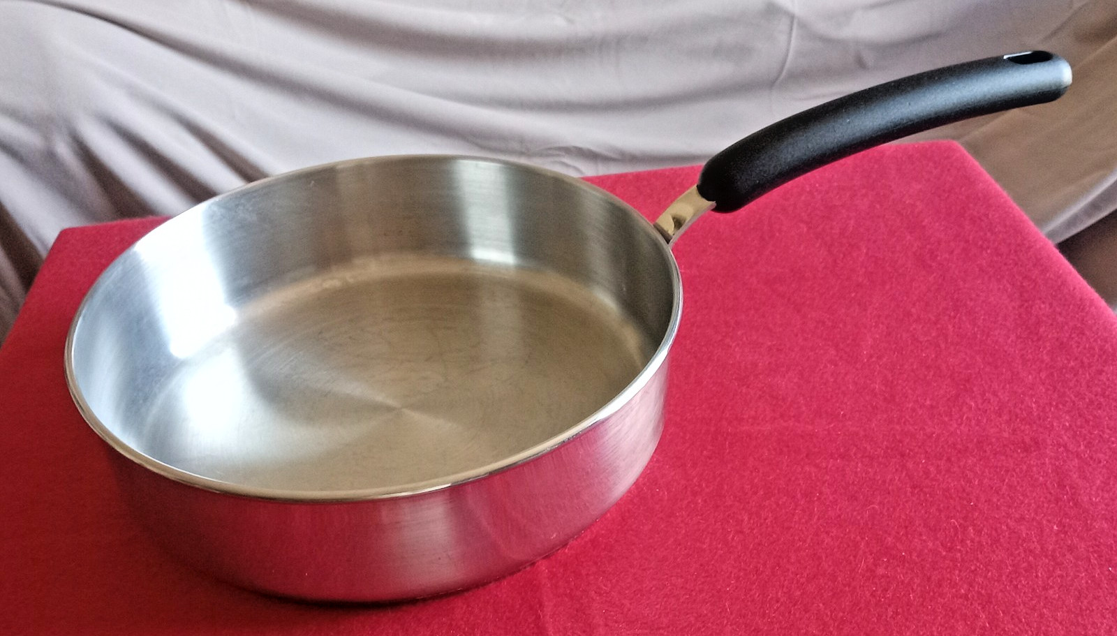 MEYER 10 IN 18/10 STAINLESS STEEL T 98 SKILLET U.S.A./THAILAND E.U.C. FRY PAN