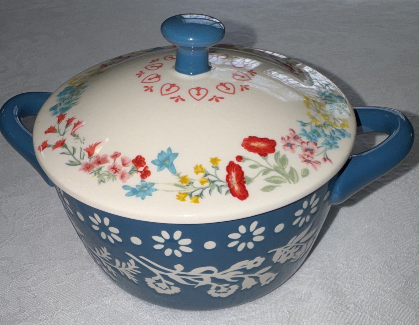 Pioneer Woman Fancy Flourish Mini Cocotte with Lid 16 oz 4.5” In Diameter Blue