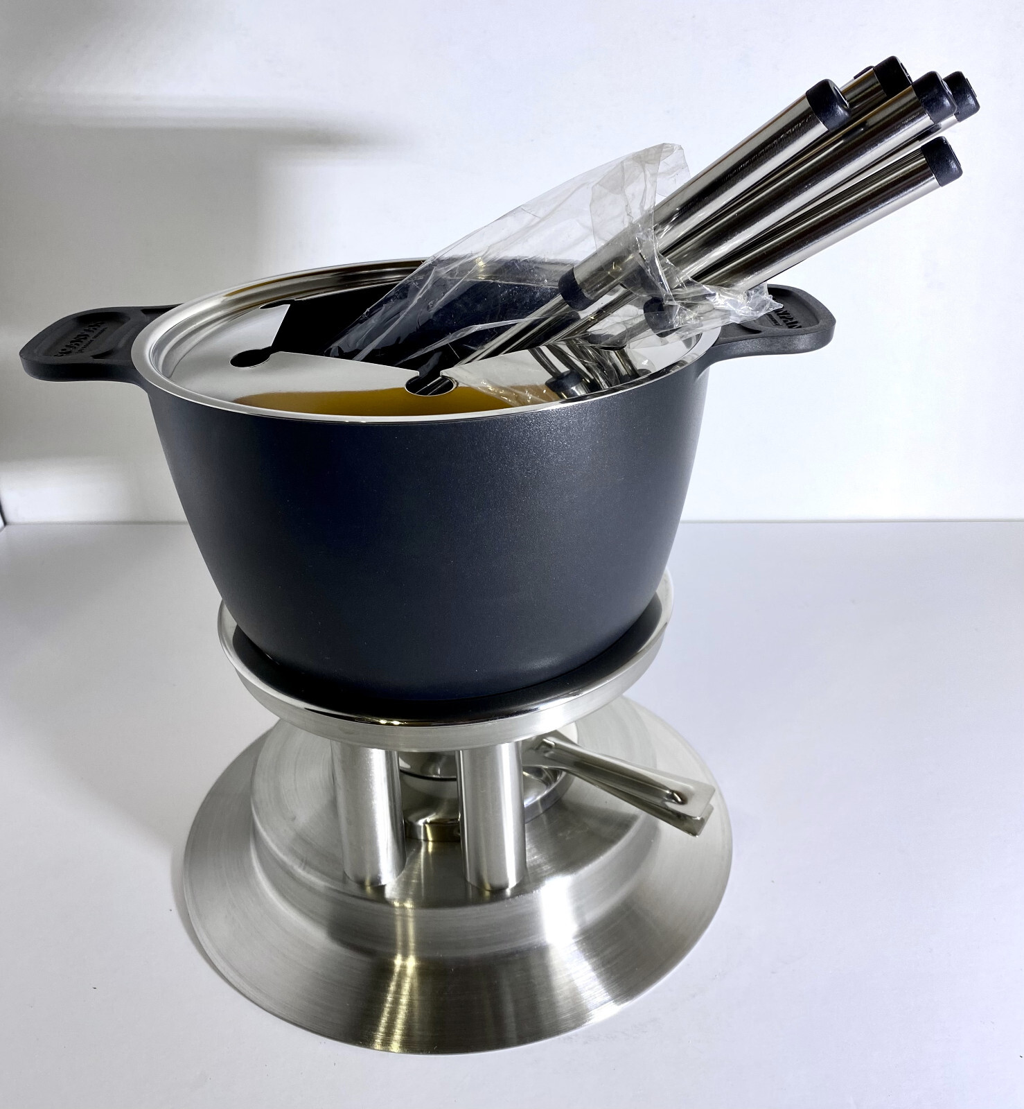 Scanpan Classic 2 Quart Covered Nonstick Ceramic Titanium Saucepan Fondue Set