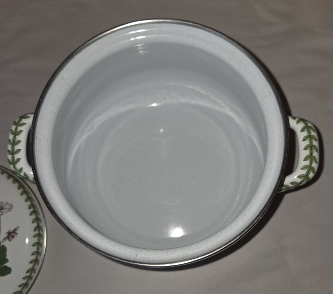 Portmeirion Botanic Garden Daisy 2 Quart Enamelware Casserole w/Lid Very Good!