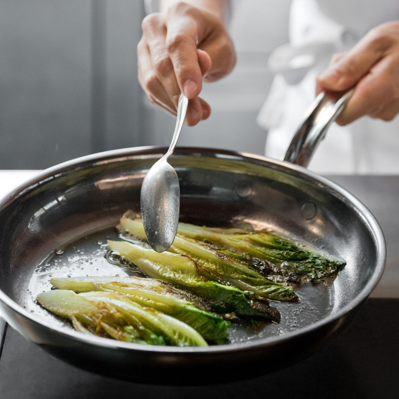 Hestan NanoBond Titanium Stainless Steel 11″ Skillet Fry Pan w/ Lid